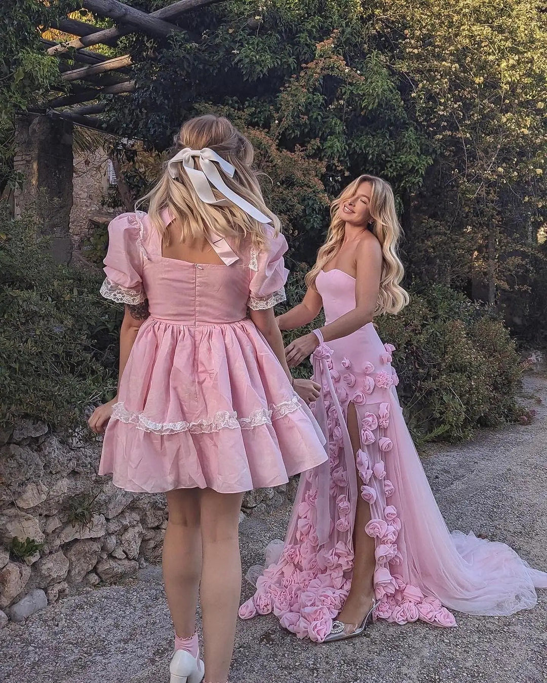 Luxurioses Abendkleid im Meerjungfrau Stil mit einer Schulter und Ruschen fur Frauen Hochzeitsfeier hochgeschlitztes langes Abschlussballkleid DreamyVow