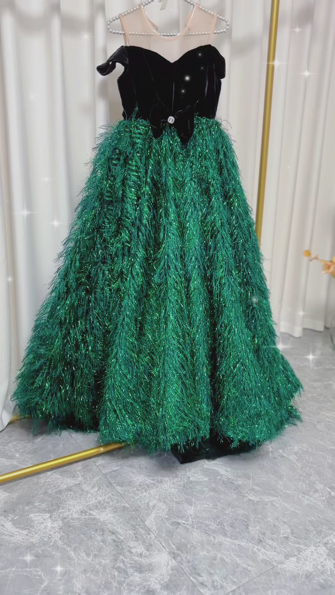 DreamyVow Luxury Green Flower Girl Dresses Dubai Feathers Ball Gown for Princess J007